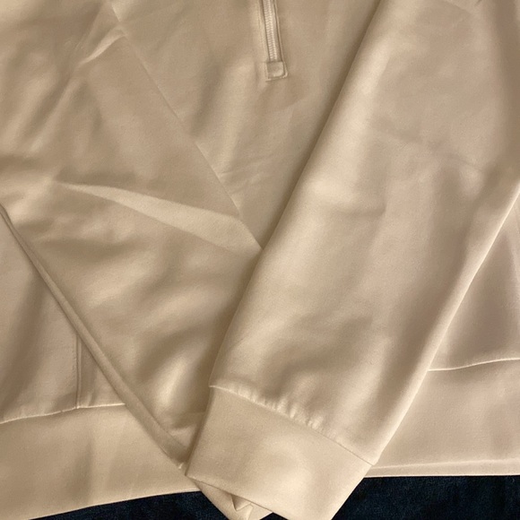 I’m selling this set of new white pant&sweater - Picture 3 of 16